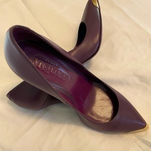 Alexander McQueen god cap toe pumps NEVER WORN